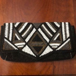 Express beaded clutch
